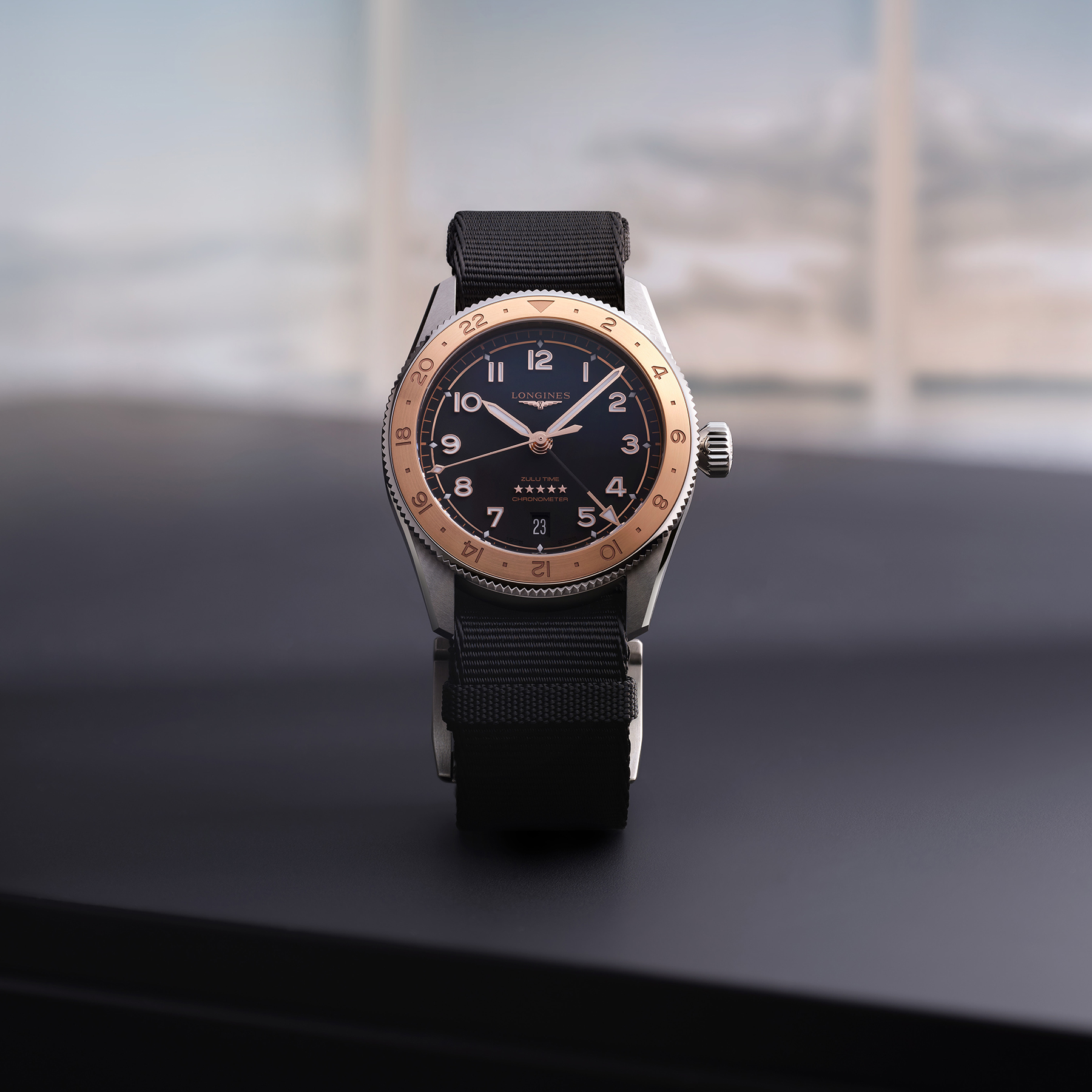 ロンジン』によるデュアルタイムゾーン腕時計の誕生100周年記念モデル